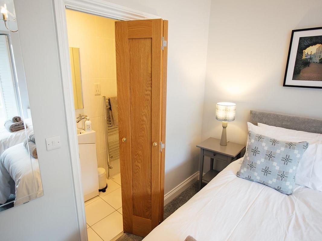 ホテル The Townhouse テンビー 部屋 写真